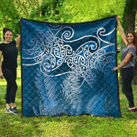Aotearoa Maori Koru Curves Quilt Silver Ferns - Navy Blue