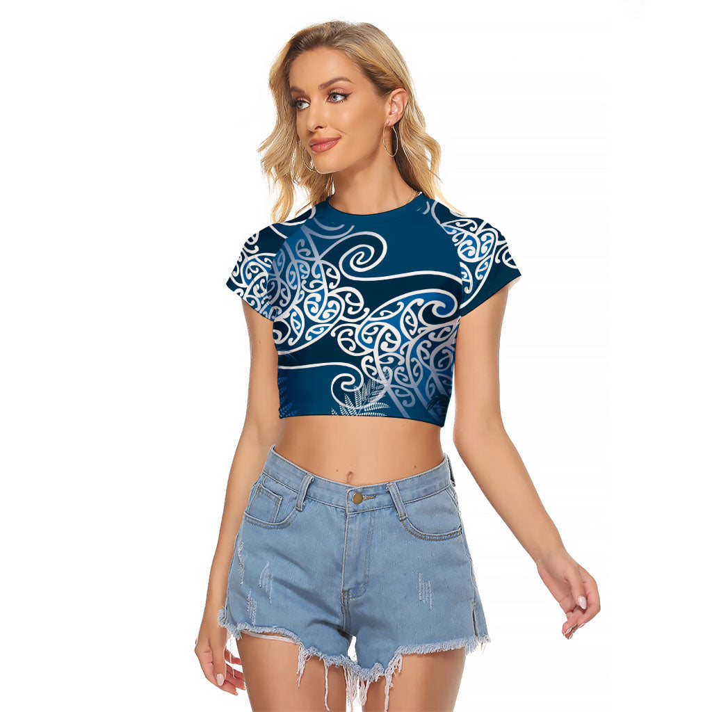 Aotearoa Maori Koru Curves Raglan Cropped T Shirt Silver Ferns - Navy Blue