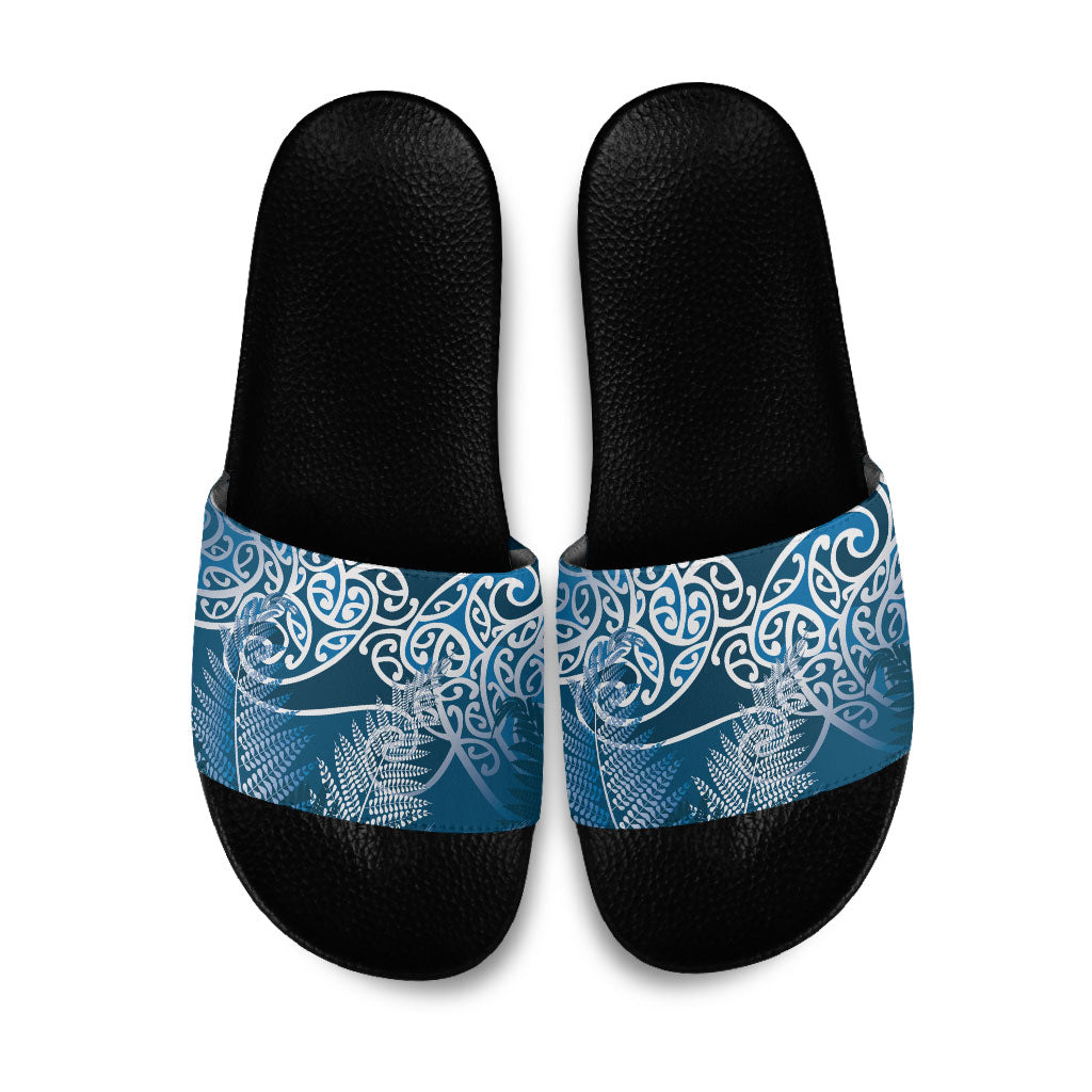 Aotearoa Maori Koru Curves Slide Sandals Silver Ferns - Navy Blue