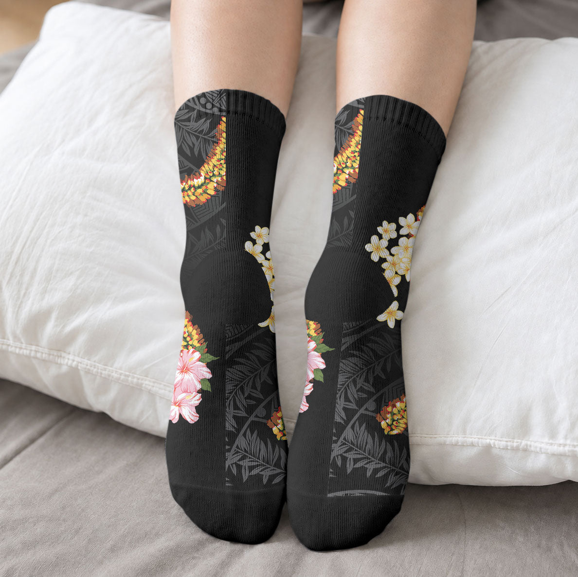 Aloha Hawaii Ipu Gourd Mix ʻĀkulikuli Lei Crew Socks Obsidian Black LT7 - Polynesian Pride