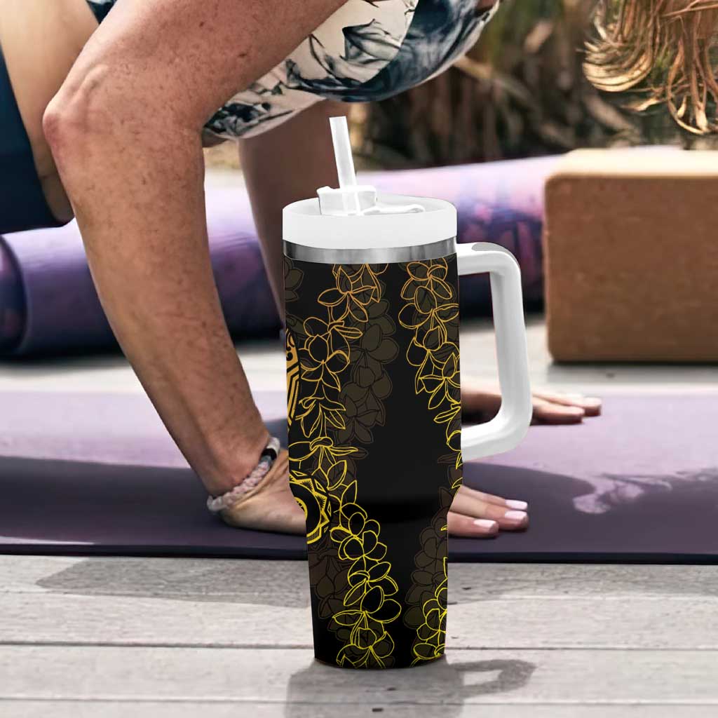 Polynesia Plumeria Lei Tumbler With Handle Black Gold Curves Motif