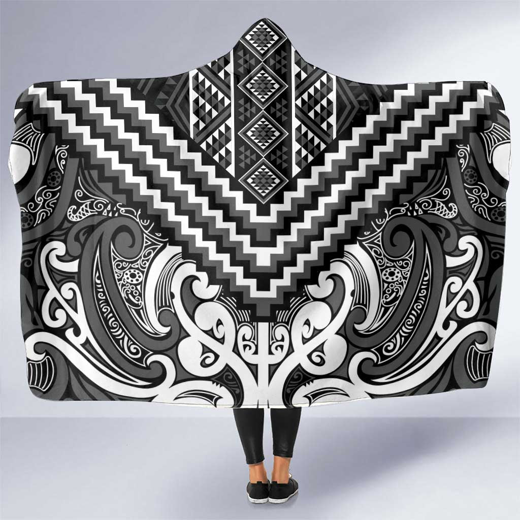 Maori Tukutuku Taniko Motifs Hooded Blanket Black Poutama Mix Kowhaiwhai