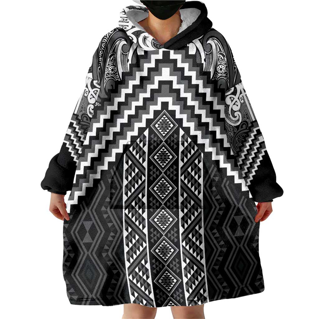 Maori Tukutuku Taniko Motifs Wearable Blanket Hoodie Black Poutama Mix Kowhaiwhai