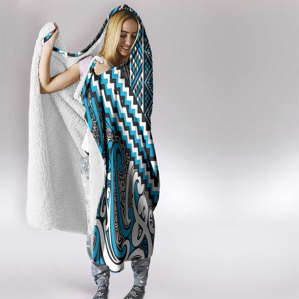 Maori Tukutuku Taniko Motifs Hooded Blanket Turquoise Poutama Mix Kowhaiwhai