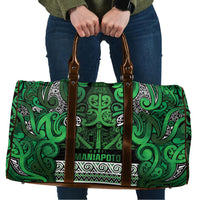 Aotearoa Iwi Ngati Maniapoto Travel Bag Maori Wharenui House Tribal Pattern LT9 Dark green - Polynesian Pride