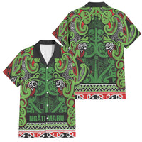 Aotearoa Iwi Ngati Maru Hauraki Family Matching Puletasi and Hawaiian Shirt Maori Wharenui House Tribal Pattern LT9 Dad's Shirt - Short Sleeve Green Red - Polynesian Pride