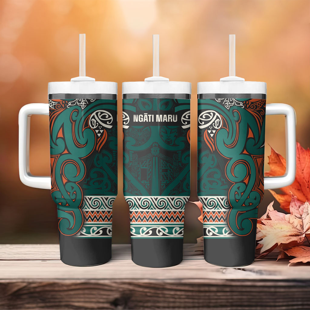 Aotearoa Iwi Ngāti Maru Taranaki Tumbler With Handle Maori Wharenui House Tribal Pattern LT9 - Polynesian Pride