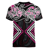 Pink Aotearoa Tukutuku Manawa Tapu Women V-Neck T-Shirt Ta Moko Toi Maori LT9 - Polynesian Pride