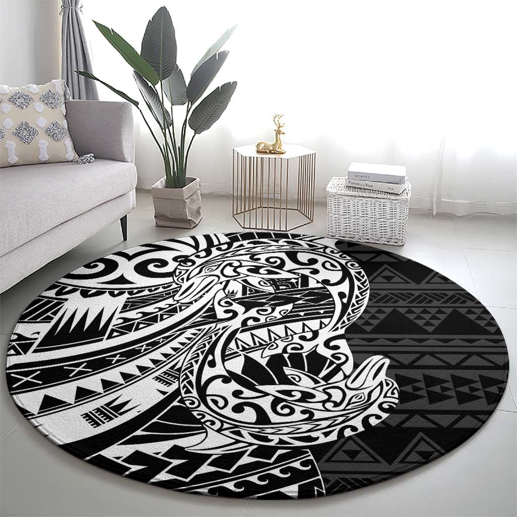 White Couple Dolphins Maori Polynesian Style Round Carpet