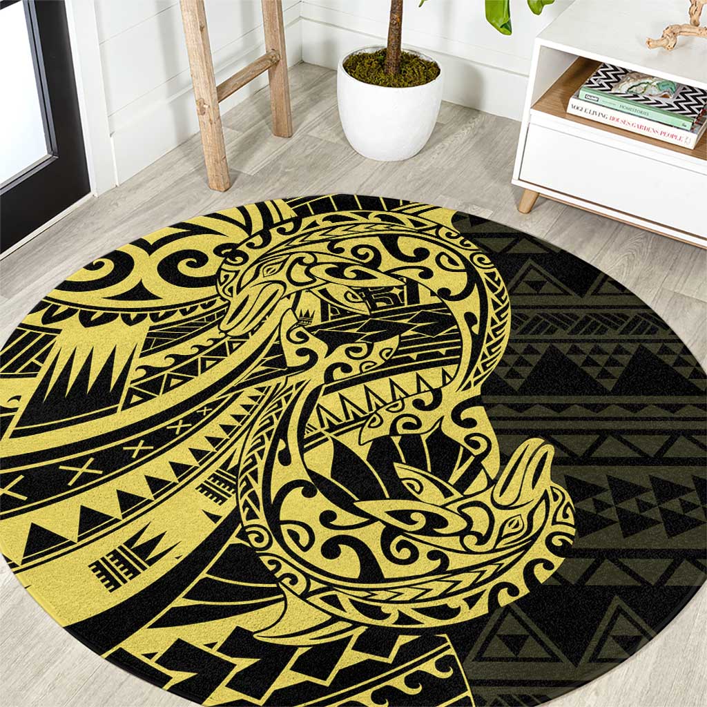 Yellow Couple Dolphins Maori Polynesian Style Round Carpet