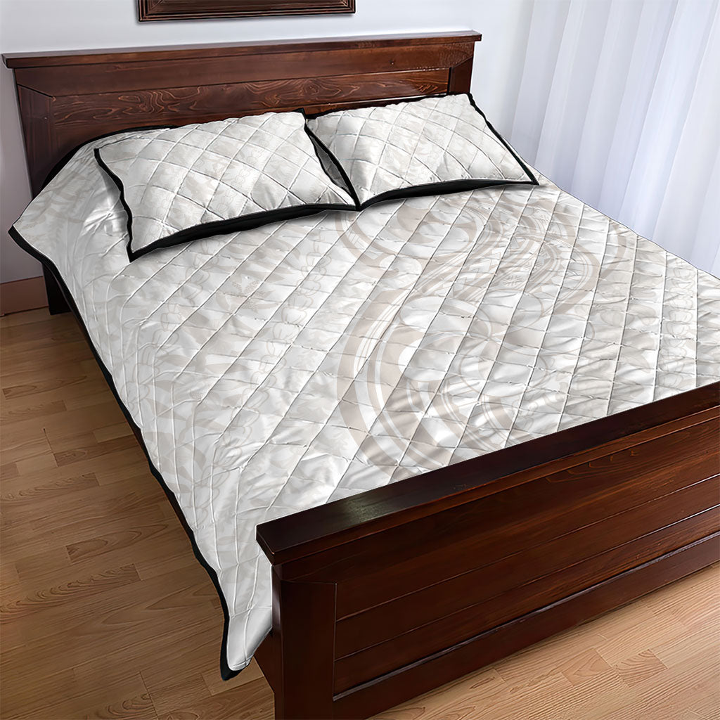Hawaii Plumeria Lokelani Pikake Lei Quilt Bed Set Sandy Beige Polynesian Tattoo