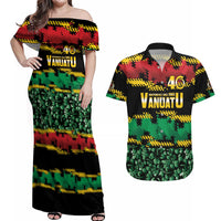 Vanuatu 46th Year Anniversary Couples Matching Off Shoulder Maxi Dress and Hawaiian Shirt 30 July 1980 Hibiscus Seamless Pattern
