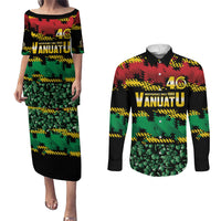 Vanuatu 46th Year Anniversary Couples Matching Puletasi and Long Sleeve Button Shirt 30 July 1980 Hibiscus Seamless Pattern