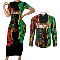 Vanuatu 46th Year Anniversary Couples Matching Short Sleeve Bodycon Dress and Long Sleeve Button Shirt Tamtam Slit Drums Long God Yumi Stanap LT9 Black - Polynesian Pride