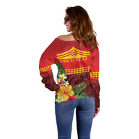 Hawaii Ku Kia'i Mauna Personalized Off Shoulder Sweater Hibiscus Kakau Pattern
