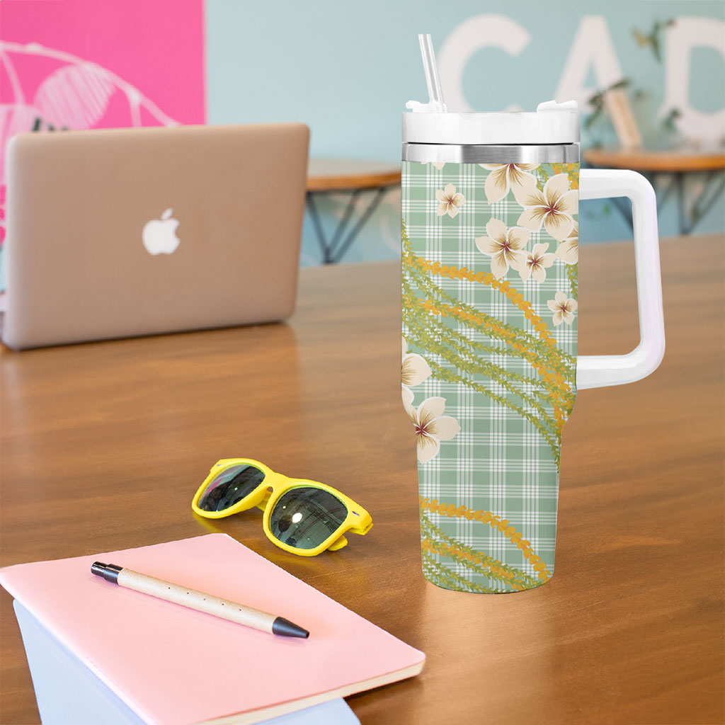Liko Kukui Hawai'i Palaka Plumeria Tumbler With Handle Puakenikeni and Maile Lei