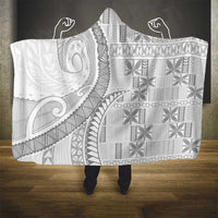 Niue White Sunday Hooded Blanket Niuean Lotu Tamaiti Hiapo Pattern - Polynesian Pride