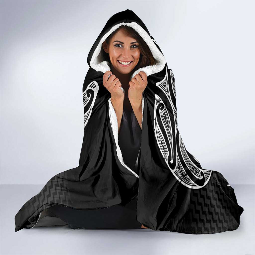 Ma Maori Ta Moko Poutama Art Hooded Blanket