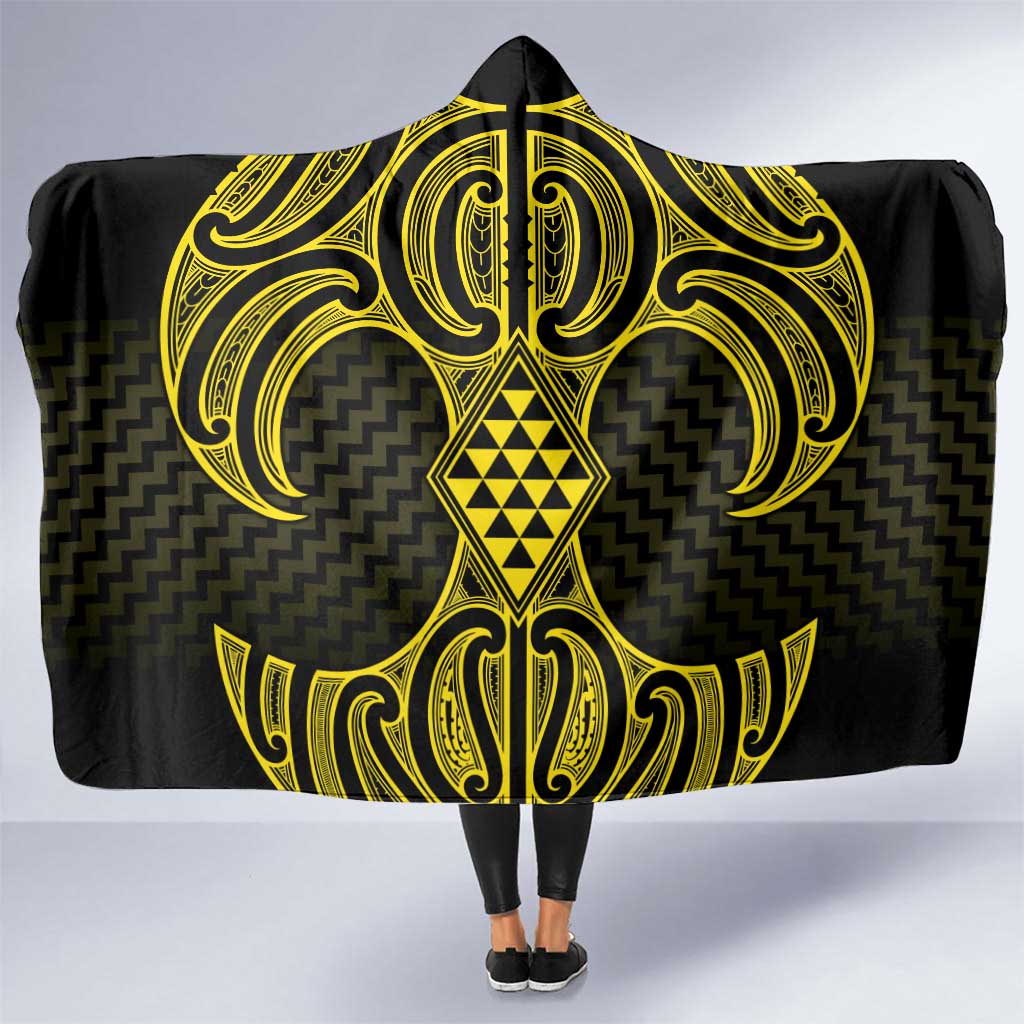 Mahi-dawg Maori Ta Moko Poutama Art Hooded Blanket
