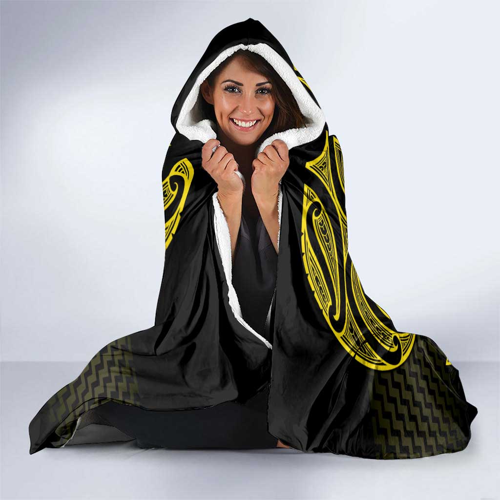 Mahi-dawg Maori Ta Moko Poutama Art Hooded Blanket