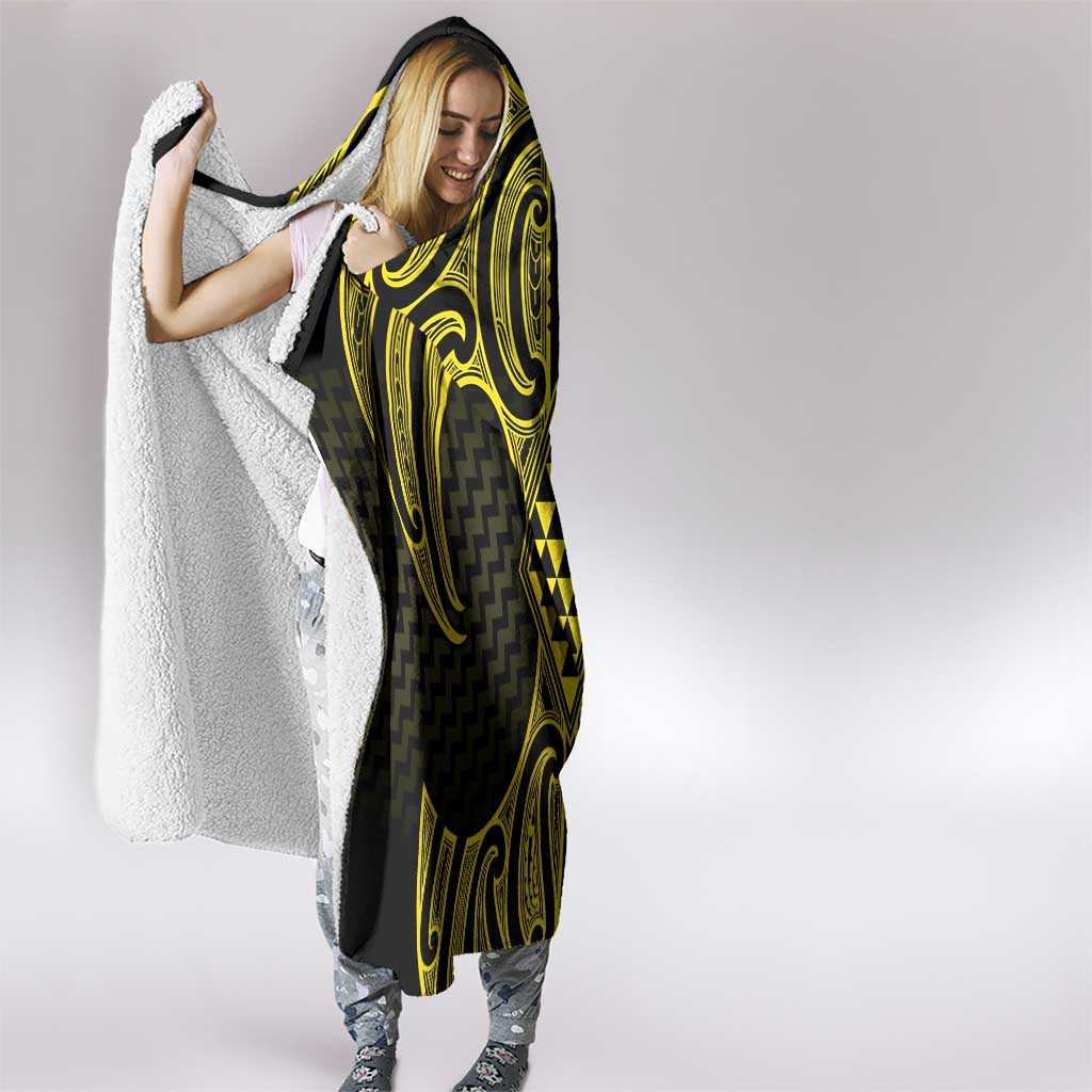 Mahi-dawg Maori Ta Moko Poutama Art Hooded Blanket