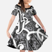 Aotearoa Maori Kowhaiwhai Family Matching Summer Maxi Dress and Hawaiian Shirt Kiwikiwi Puhoro and Patiki LT9 Daughter's Dress Grey - Polynesian Pride
