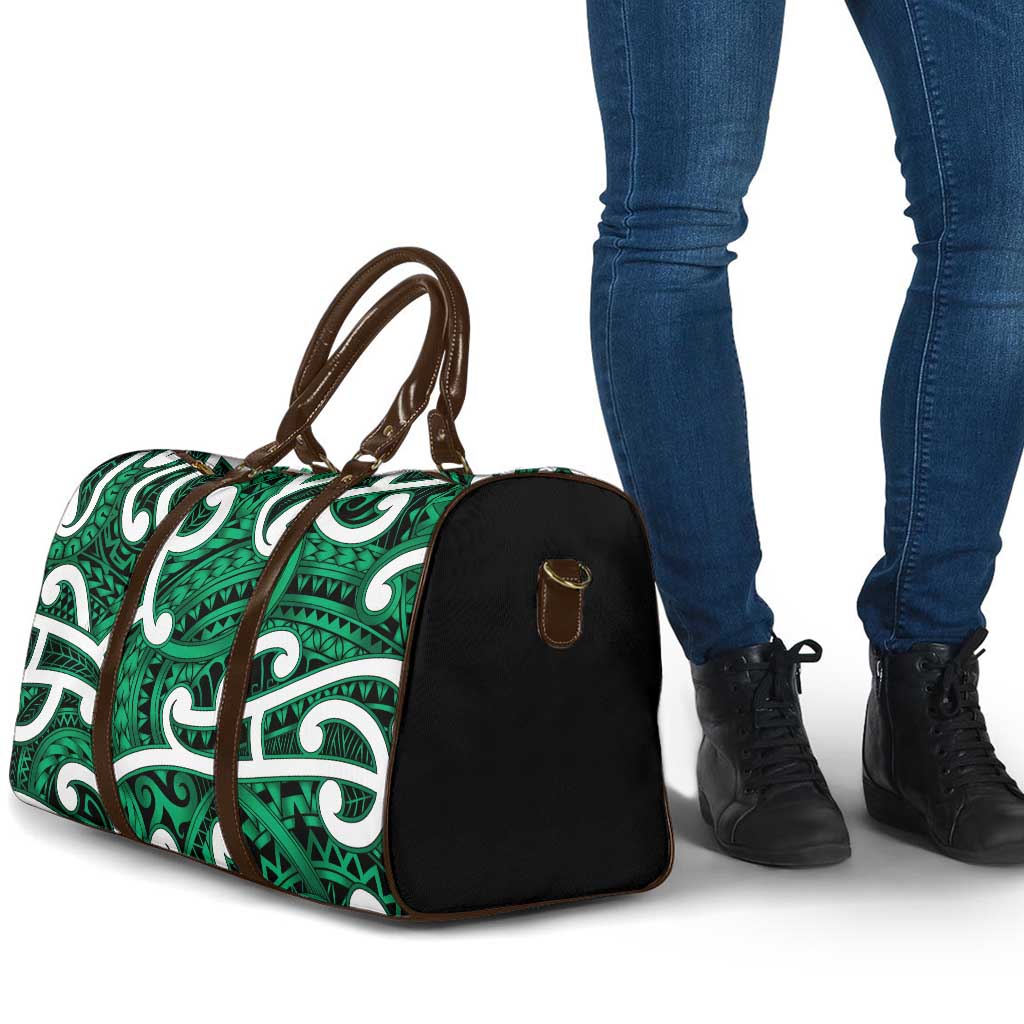 Aotearoa Maori Kowhaiwhai Travel Bag Kakariki Puhoro and Patiki