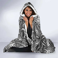 New Zealand Taiaha Maori Hooded Blanket Kiwikiwi Minimalist Silver Fern Tukutuku Motif LT9 - Polynesian Pride