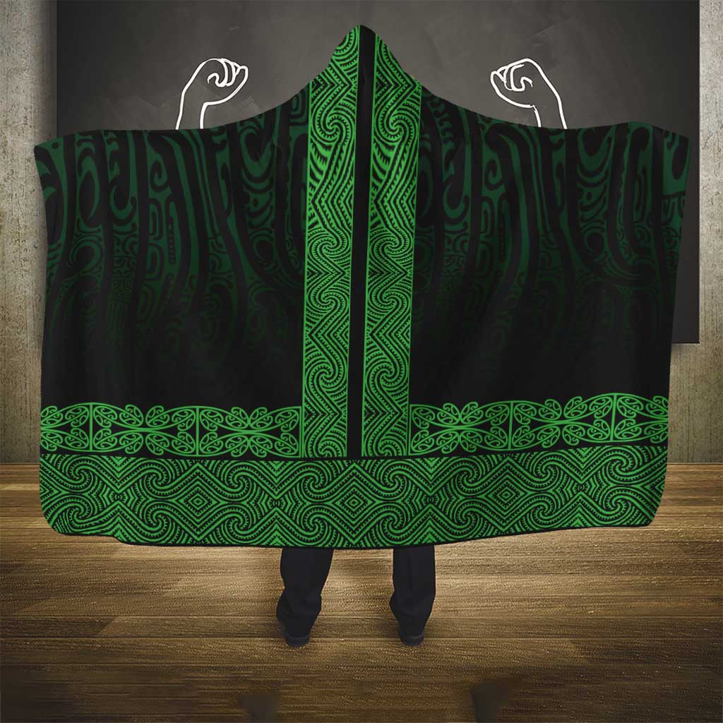 New Zealand Maori Kowhaiwhai Hooded Blanket Kakariki Maui and Mangopare