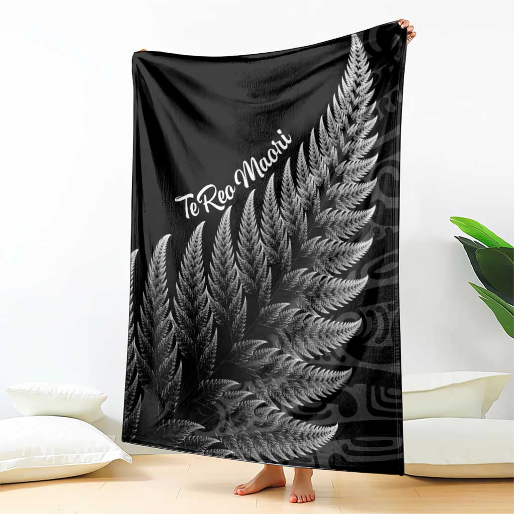 New Zealand Te Reo Māori Blanket Simple Black Fern