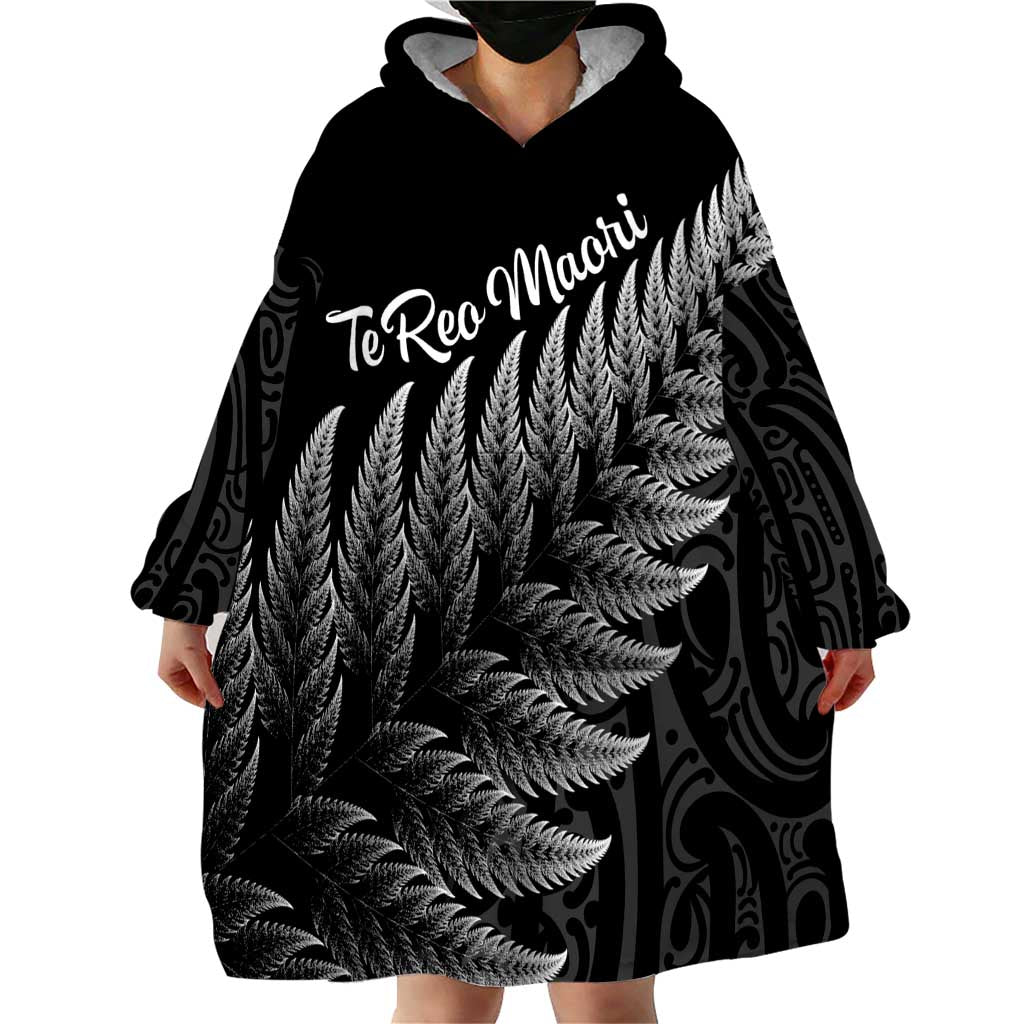 New Zealand Te Reo Māori Wearable Blanket Hoodie Simple Black Fern