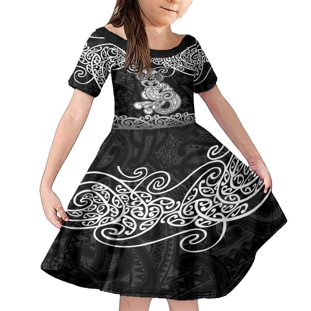 Te Reo Maori Tiki Inspired Art Family Matching Long Sleeve Bodycon Dress and Hawaiian Shirt LT9 Daughter's Dress Black - Polynesian Pride
