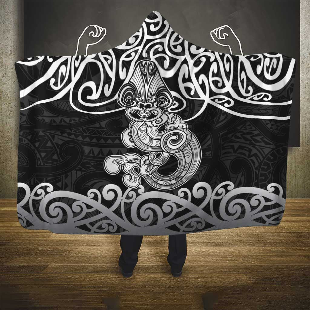 Te Reo Maori Tiki Inspired Art Hooded Blanket