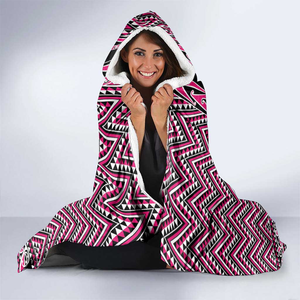New Zealand Maori Niho Taniwha Hooded Blanket Mawhero Mangopare and Puhoro Pattern