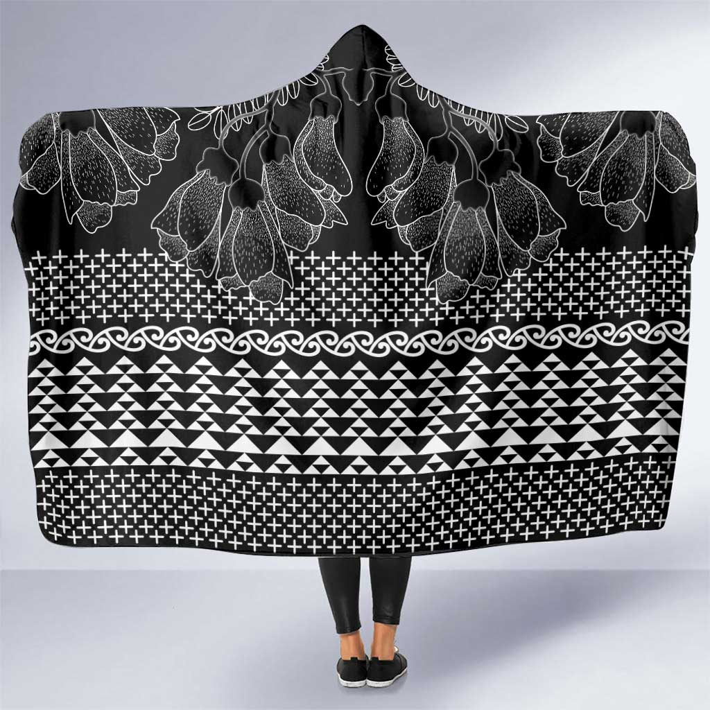 Black Taniko Kowhaiwhai Tukutuku Motif Hooded Blanket