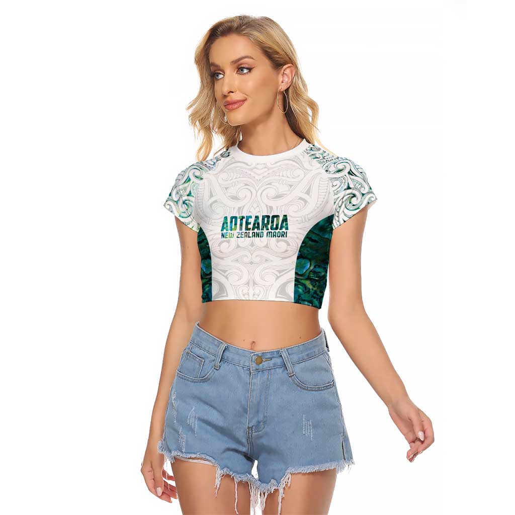 Custom New Zealand Aotearoa Raglan Cropped T Shirt Green Maori Paua Shell Indigenous - Polynesian Pride