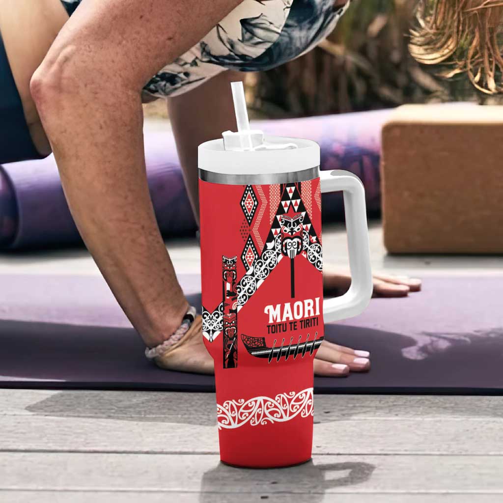 Toitu Te Tiriti Waitangi Tumbler With Handle Red Wharenui House - Polynesian Pride