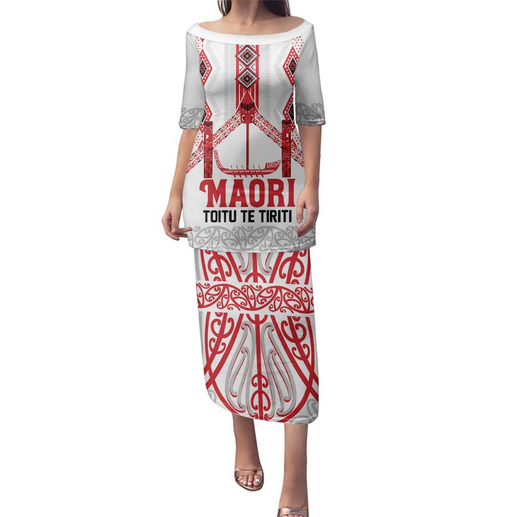 Toitu Te Tiriti Waitangi Family Matching Puletasi and Hawaiian Shirt White Wharenui House LT9 Mom's Dress white - Polynesian Pride