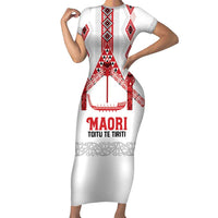 Toitu Te Tiriti Waitangi Family Matching Short Sleeve Bodycon Dress and Hawaiian Shirt White Wharenui House LT9 Mom's Dress white - Polynesian Pride
