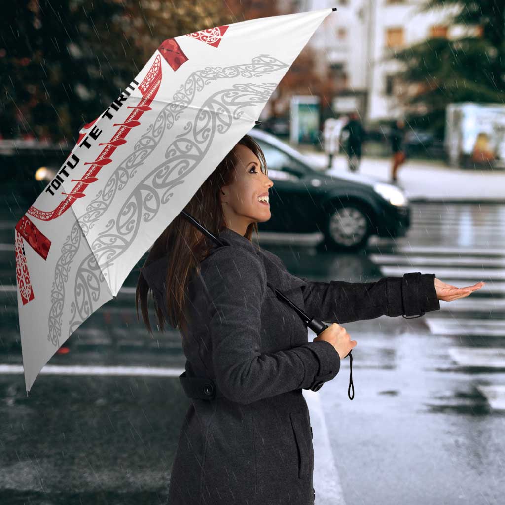 Toitu Te Tiriti Waitangi Umbrella White Wharenui House - Polynesian Pride
