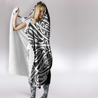 New Zealand Silver Fern Rugby Custom Hooded Blanket Maori Koru Go Black Fern - Polynesian Pride