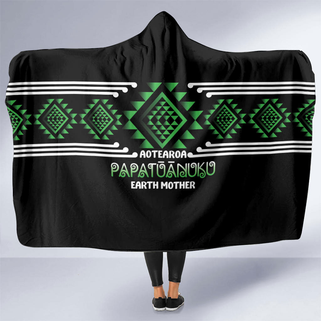 Aotearoa Atua Papatuanuku Hooded Blanket Maori Earth Mother Taniko Motifs LT14 One Size Green - Polynesian Pride