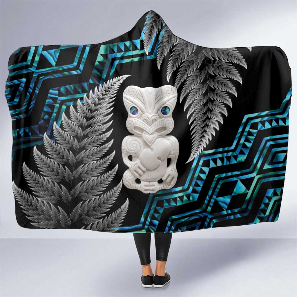 Aotearoa Taniko Paua Shell With Hei Tiki Hooded Blanket