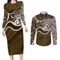 Aloha Hawaii Kalo Pikake Lei Couples Matching Long Sleeve Bodycon Dress and Long Sleeve Button Shirt Chest Tattoo Gold Hawaiian Pattern LT14 Gold - Polynesian Pride