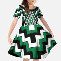 Green Aotearoa Taniko Poutama Patikitiki Family Matching Long Sleeve Bodycon Dress and Hawaiian Shirt LT14 Daughter's Dress Green - Polynesian Pride