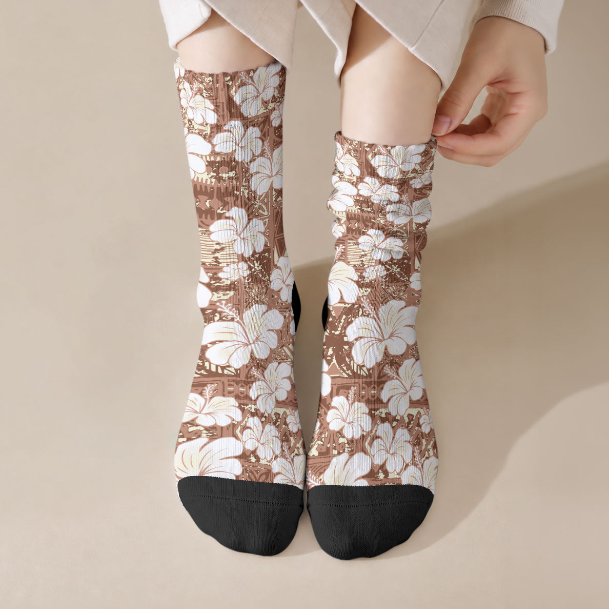 Brown Bula Fiji Masi Hibiscus Seamless Crew Socks LT14 Crew Socks Brown - Polynesian Pride