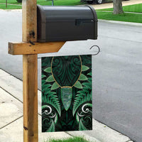 Aotearoa Pounamu Niho Garden Flag Silver Fern Mix Maori Pattern - Green