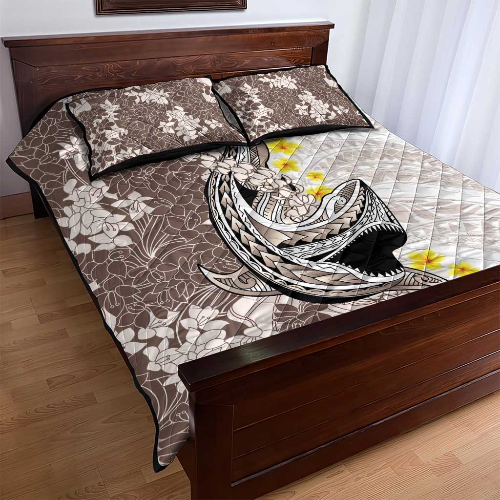 Brown and White Hawaii Shark Tattoo Quilt Bed Set Puakenikeni Lei Plumeria Polynesian Pattern - Polynesian Pride