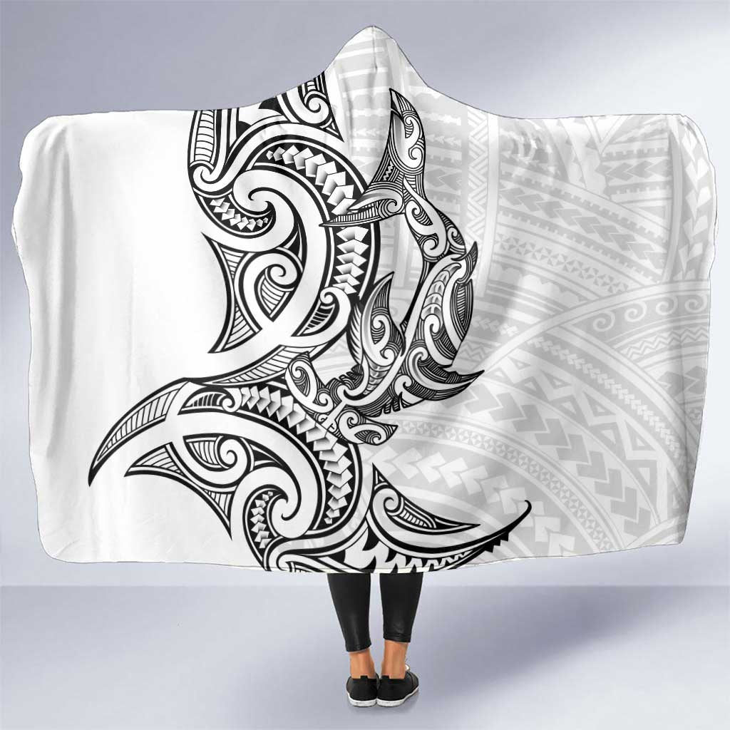 New Zealand Hammerhead Shark Hooded Blanket Maori Haehae Mangopare White - Polynesian Pride