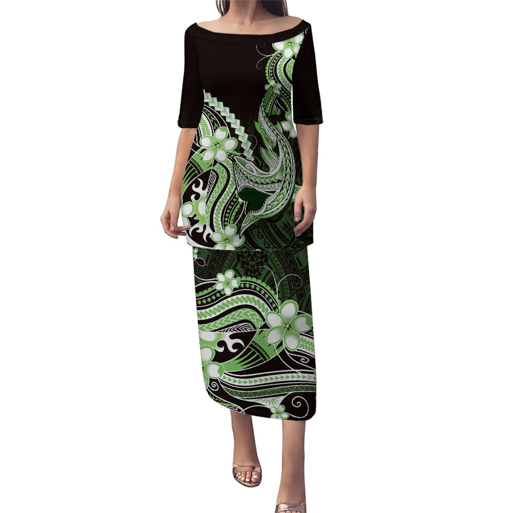 Green Black Aloha Hawaii Family Matching Puletasi and Hawaiian Shirt Polynesian Shark Tattoo Plumeria LT14 Mom's Dress Green - Polynesian Pride